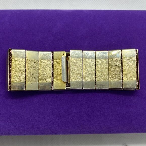 💛 Gold Tone Vintage Panel Bracelet - Picture 3 of 4